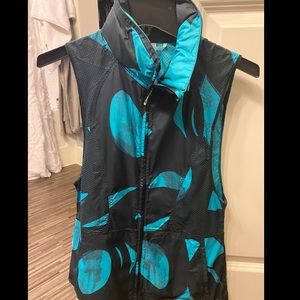 Lululemon Women’s Vest Sz. 4 NWOT.